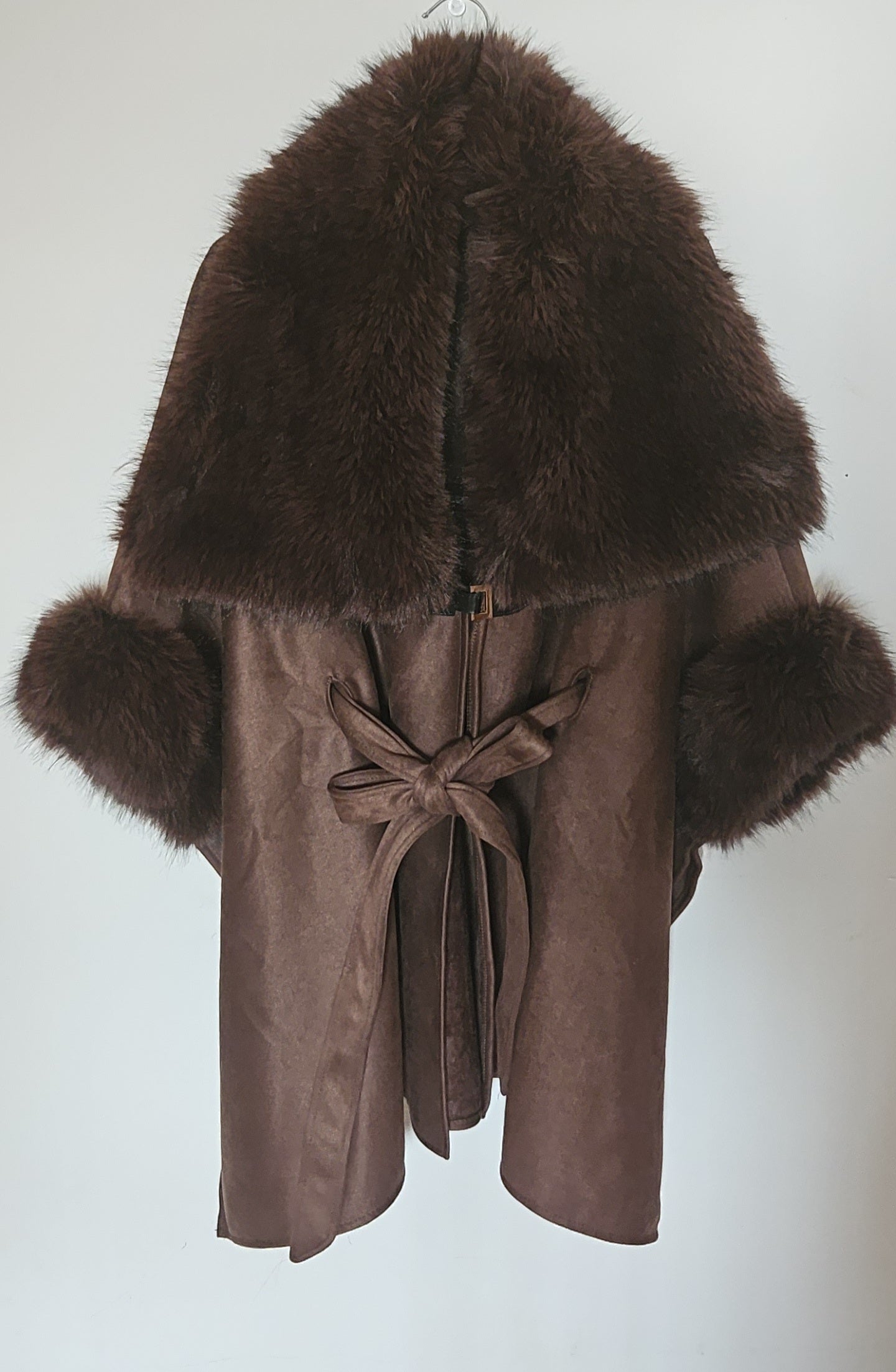 Manteau cape fourrure