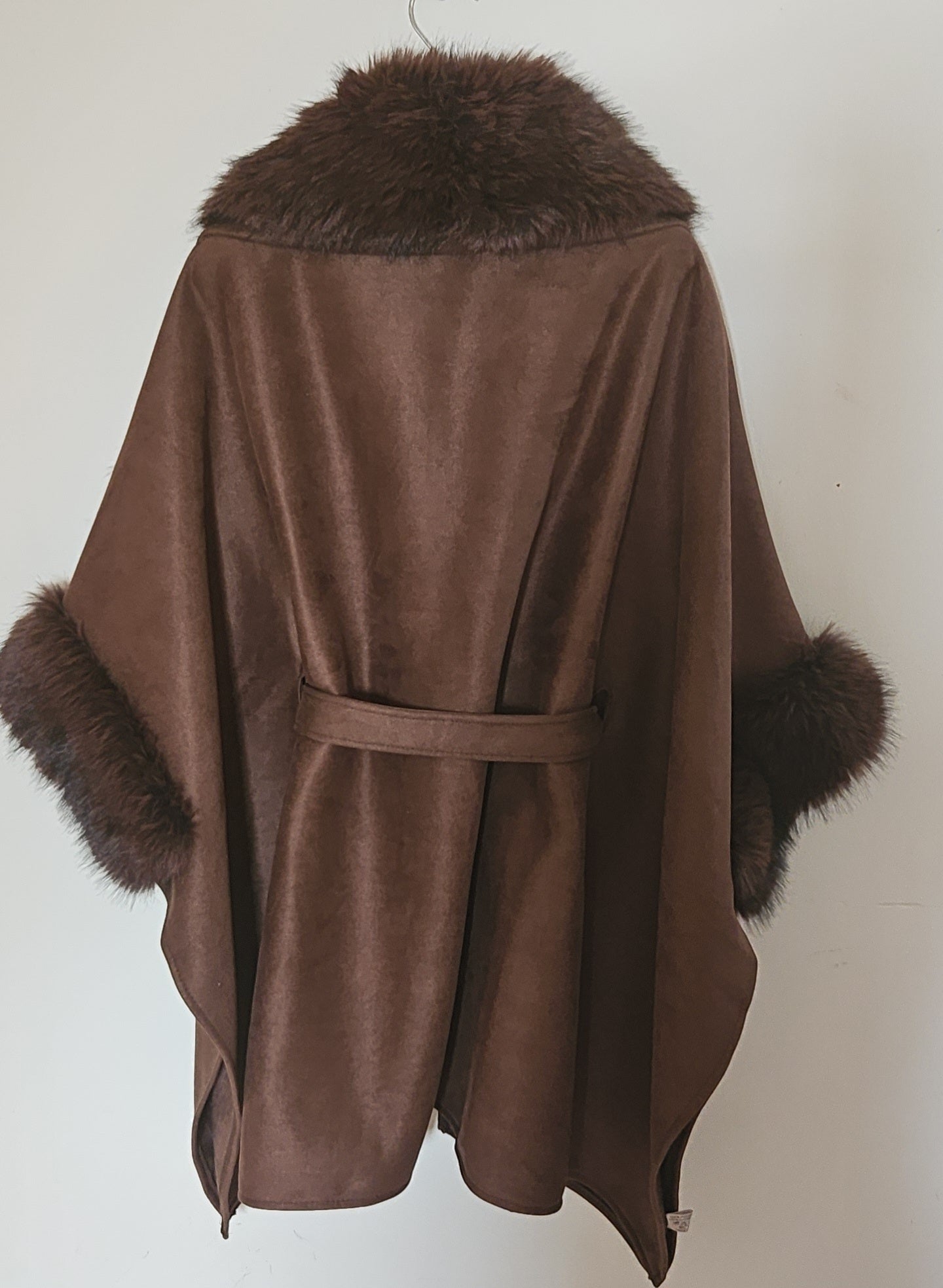 Manteau cape fourrure