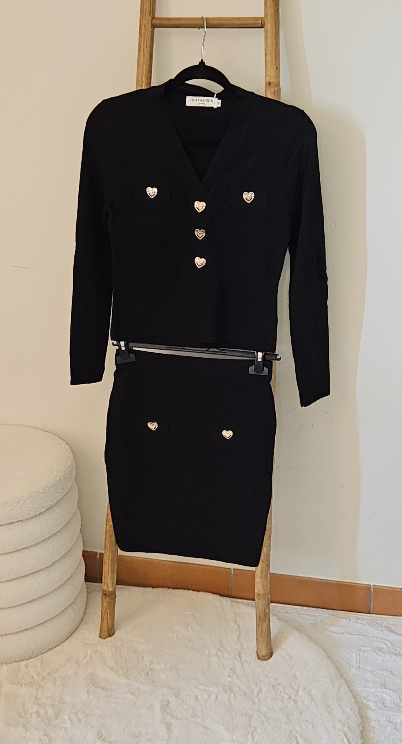 Ensemble pull + jupe boutons coeur