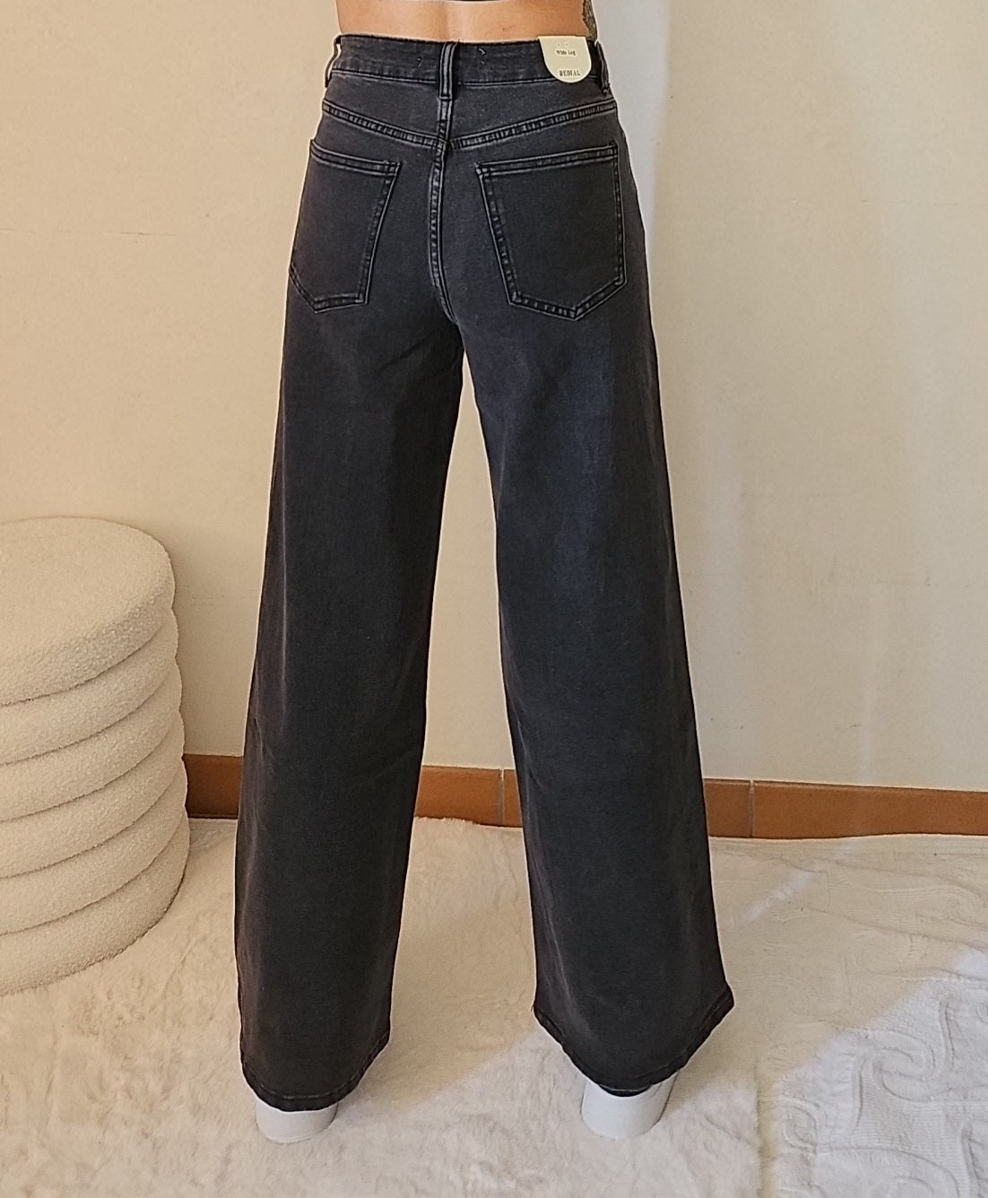 Jean large orné de strass