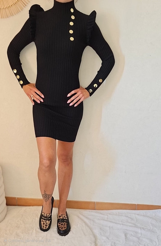 Robe maille et boutons dorés