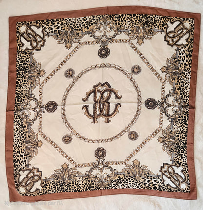 Carré de soie léopard