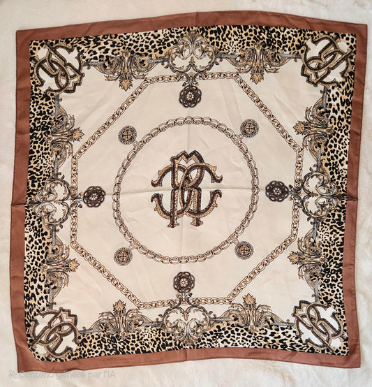 Carré de soie léopard