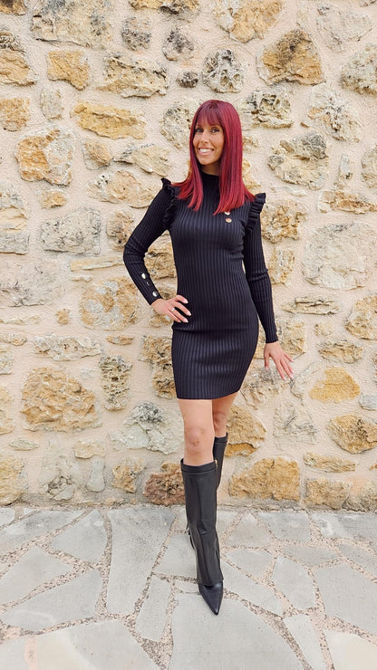 Robe maille et boutons dorés